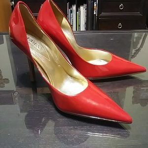 Guess red pumps